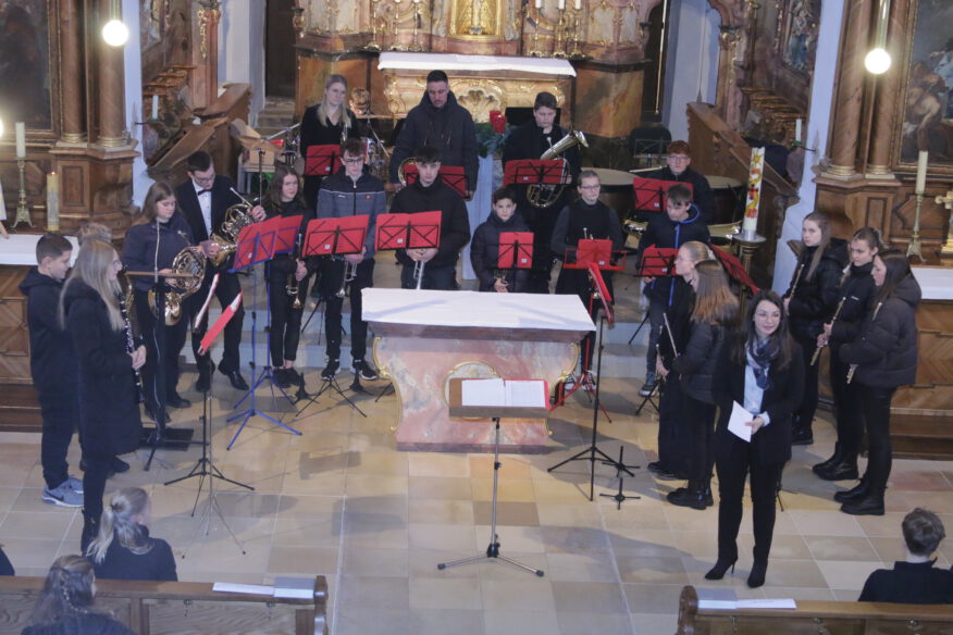 Jungmusiker gestalten besinnliches Adventskonzert – Musik im Advent